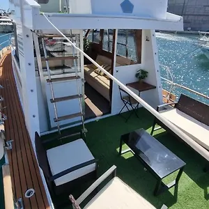 Bateau-hôtel Charming Boat House In Barcelona With Big Terrace And Solarium, Sant Adrià de Besòs